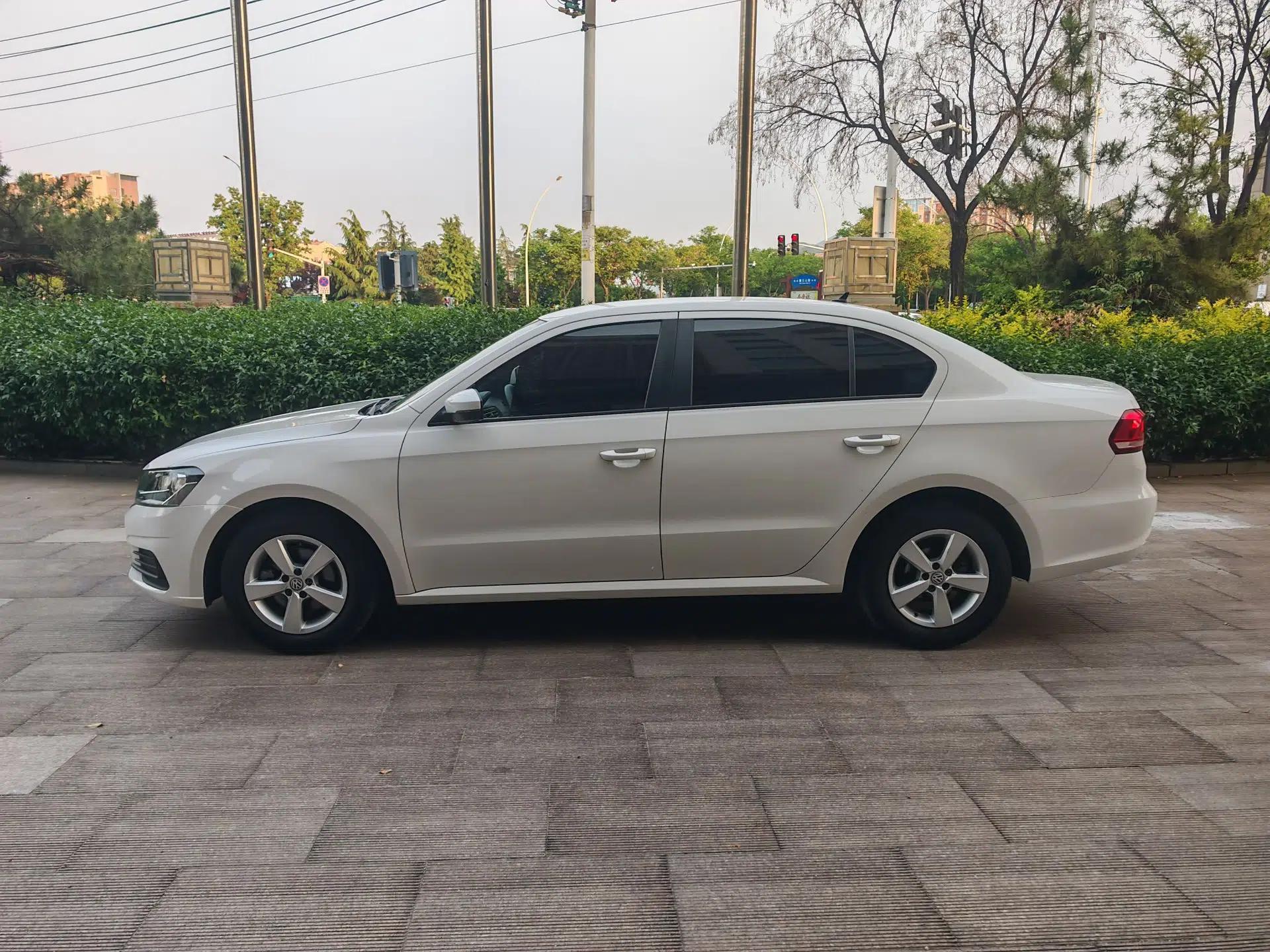 Volkswagen Lavida 2019 Lavida Start 1.5L Automatic Trendy Version China VI Standard — миниатюра 6