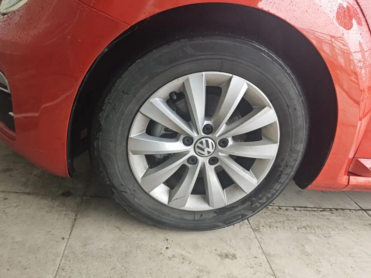 Volkswagen Beetle 2017 180TSI Yile Edition — миниатюра 8