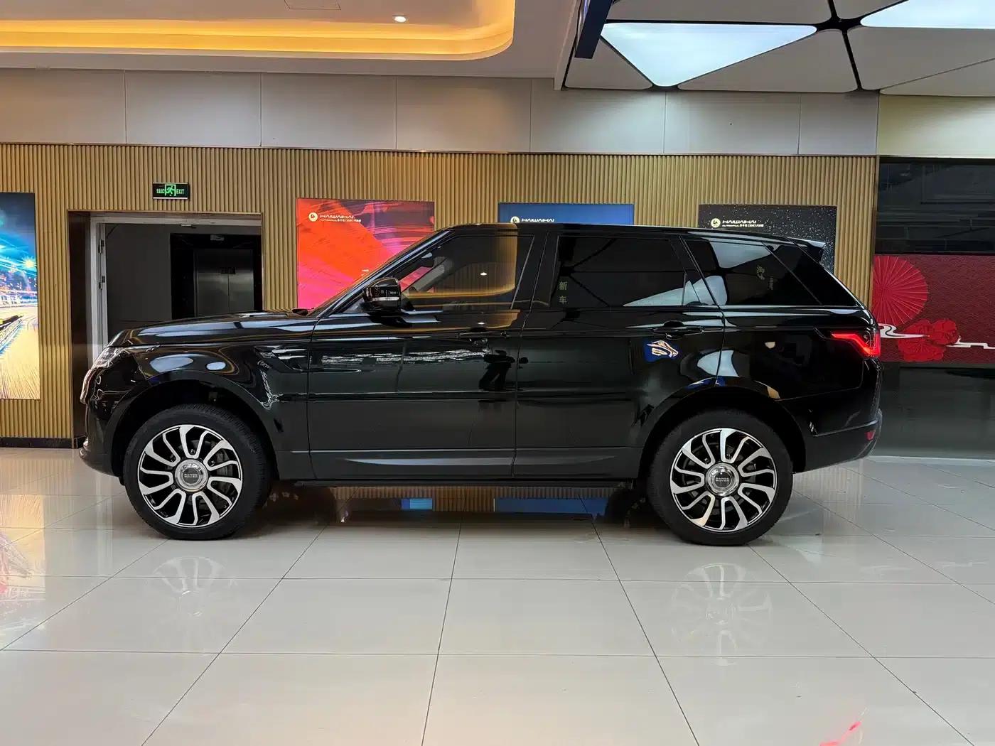 Range Rover Sport 2020 3.0 L6 SE — миниатюра 4