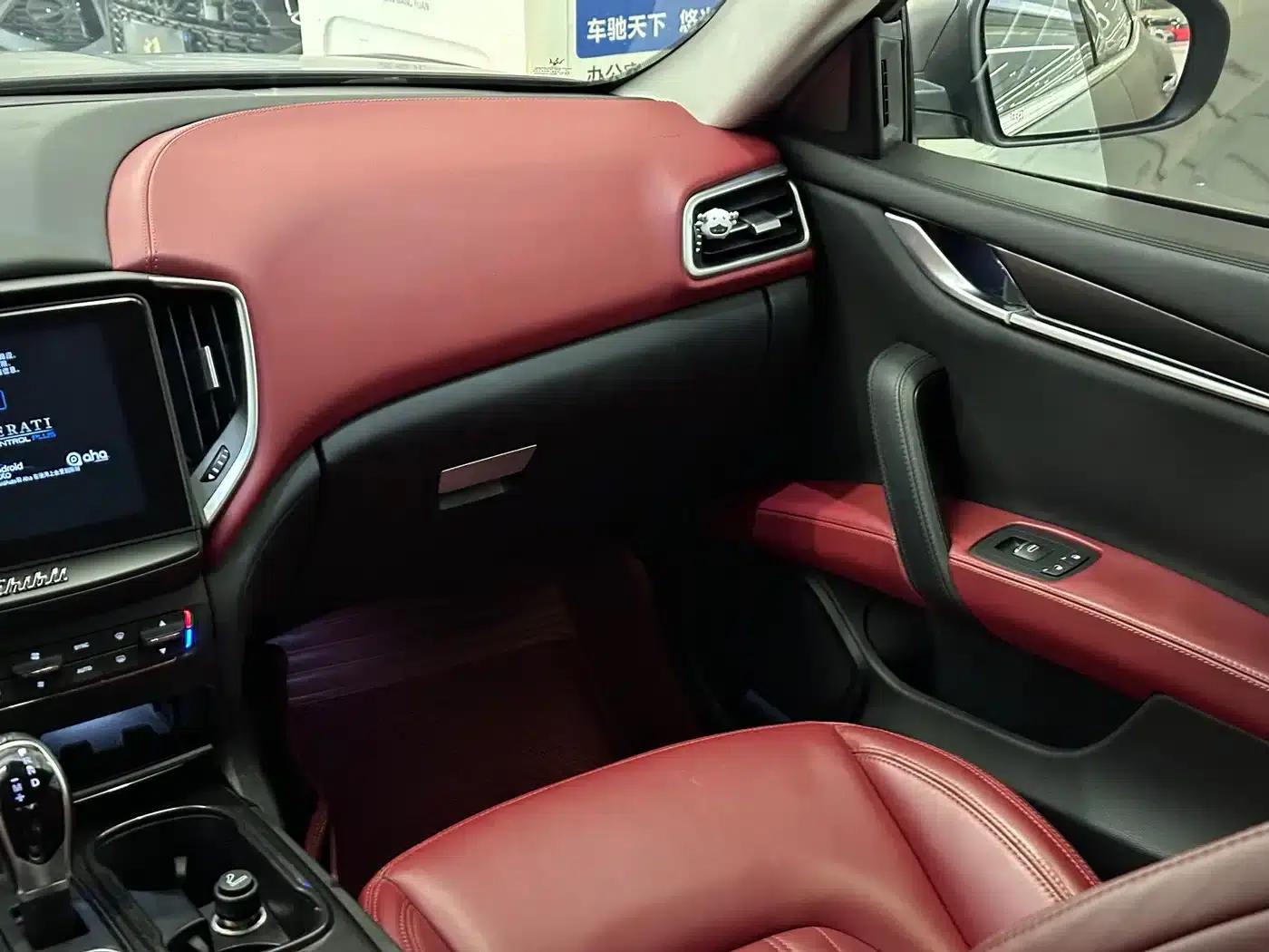 2017 Ghibli 3.0T Standard Edition — миниатюра 11