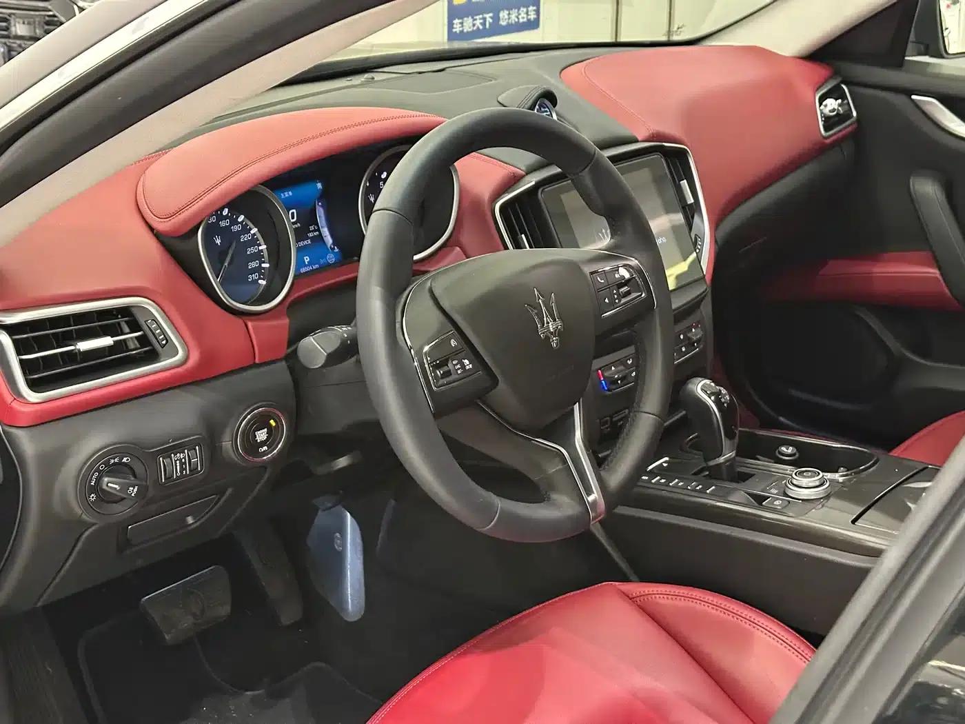 2017 Ghibli 3.0T Standard Edition — миниатюра 3