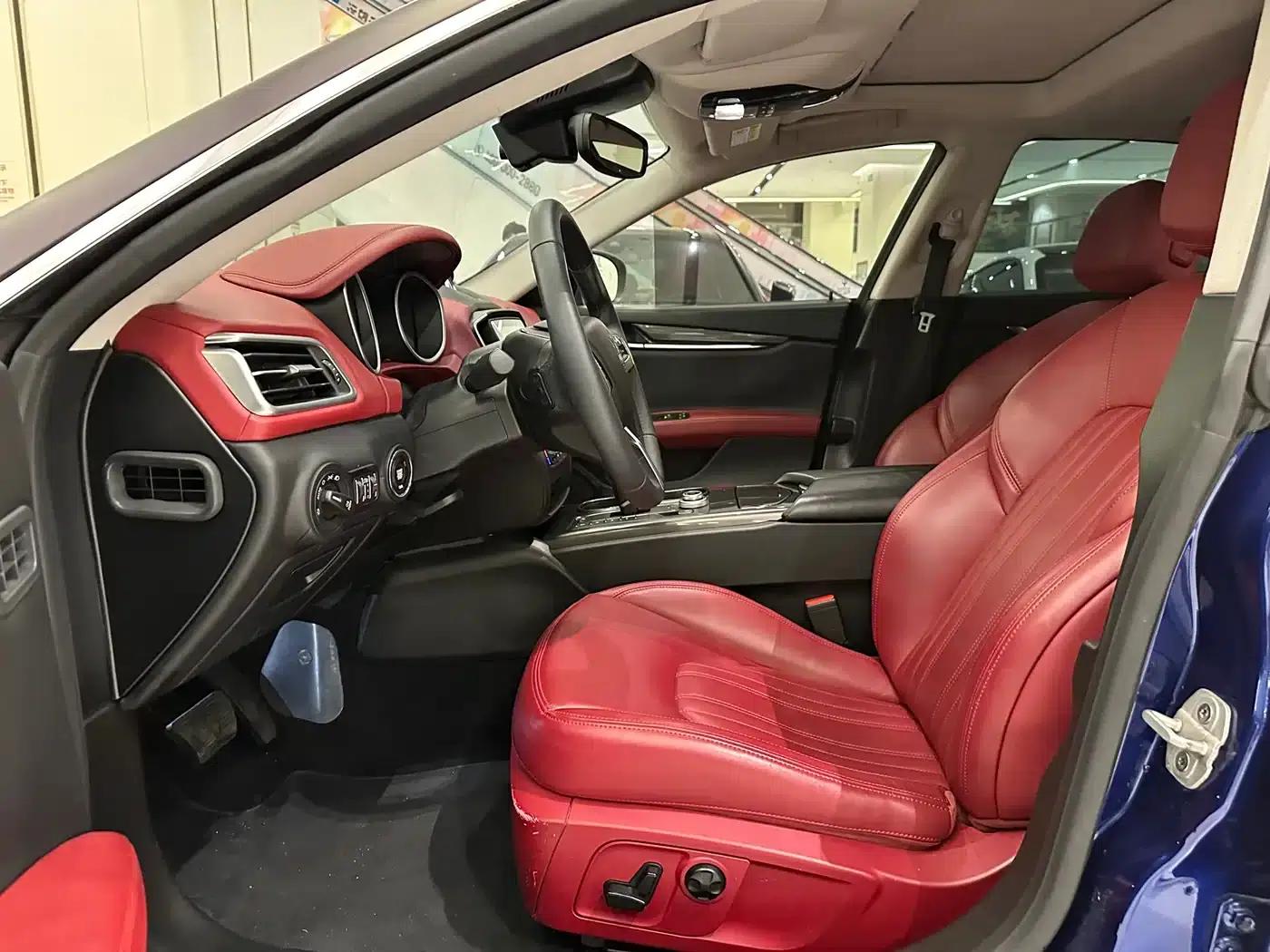 2017 Ghibli 3.0T Standard Edition — миниатюра 4