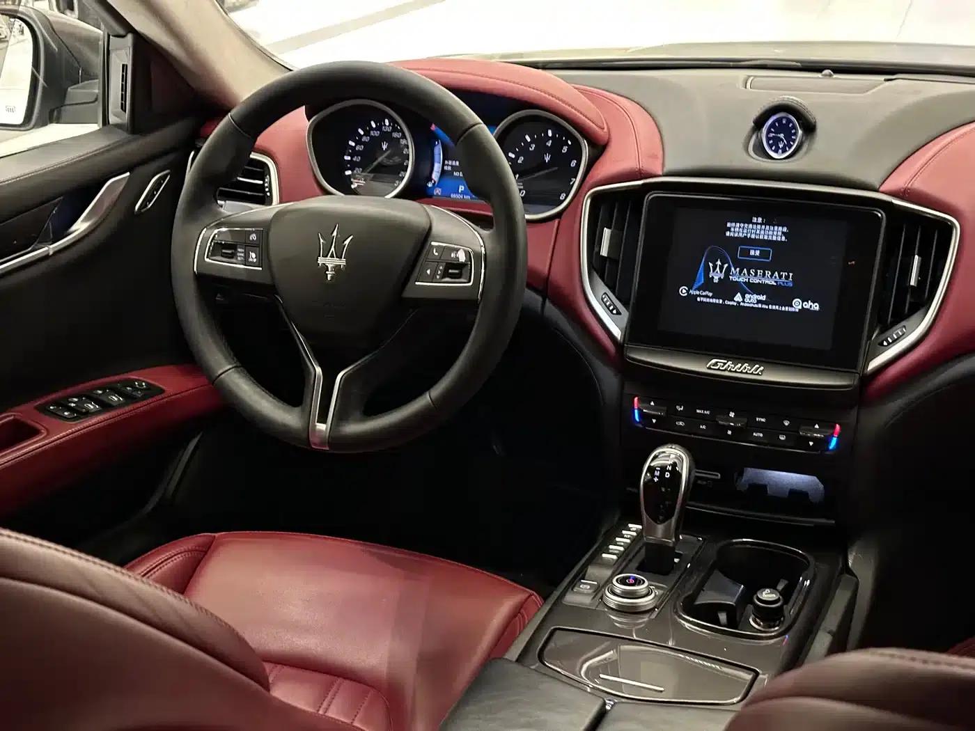 2017 Ghibli 3.0T Standard Edition — миниатюра 7