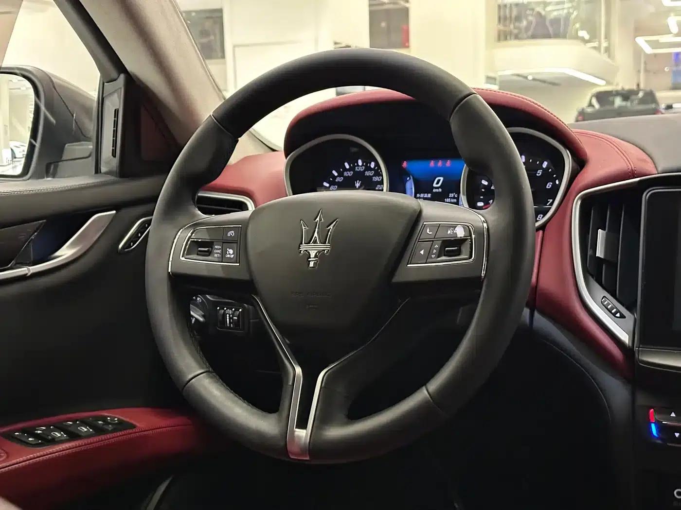 2017 Ghibli 3.0T Standard Edition — миниатюра 8