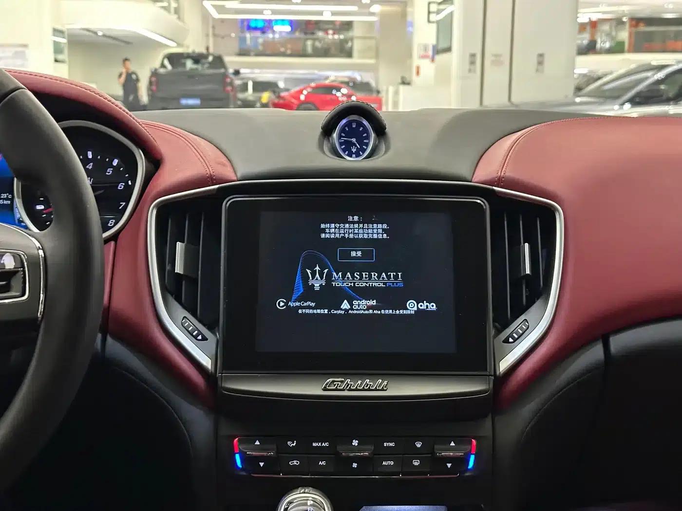 2017 Ghibli 3.0T Standard Edition — миниатюра 10