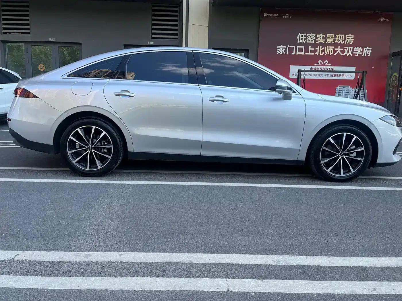 Roewe D7 2025 DMH 125km World Champion Excellence Edition — миниатюра 4