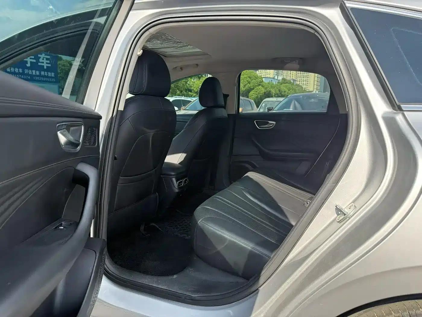 Roewe D7 2025 DMH 125km World Champion Edition — миниатюра 6