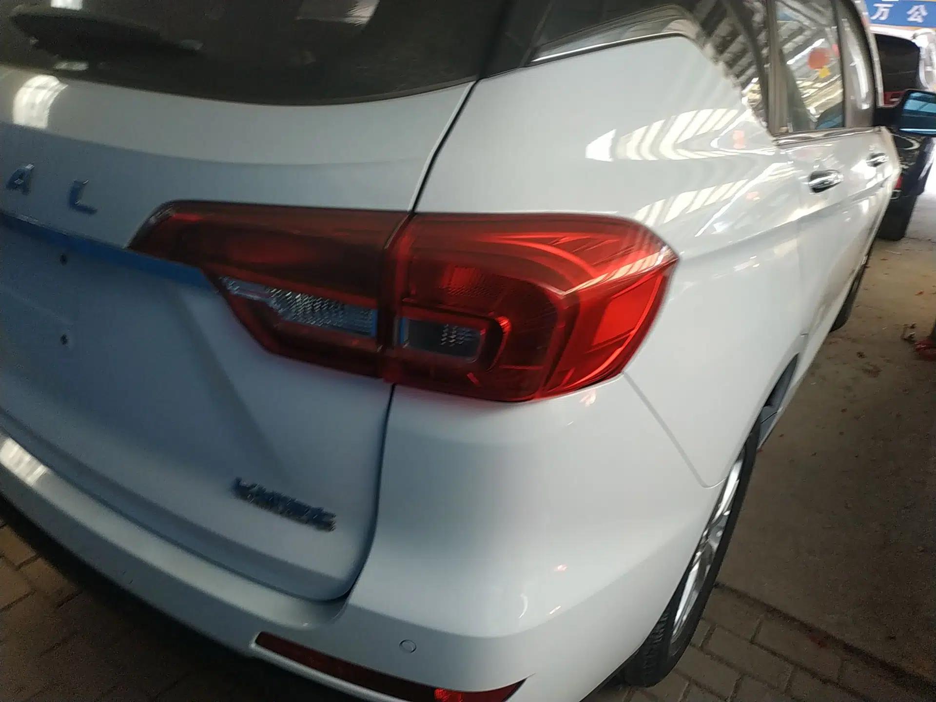 Haval M6 2017 1.5T Automatic Two-Wheel Drive Elite Model — миниатюра 8