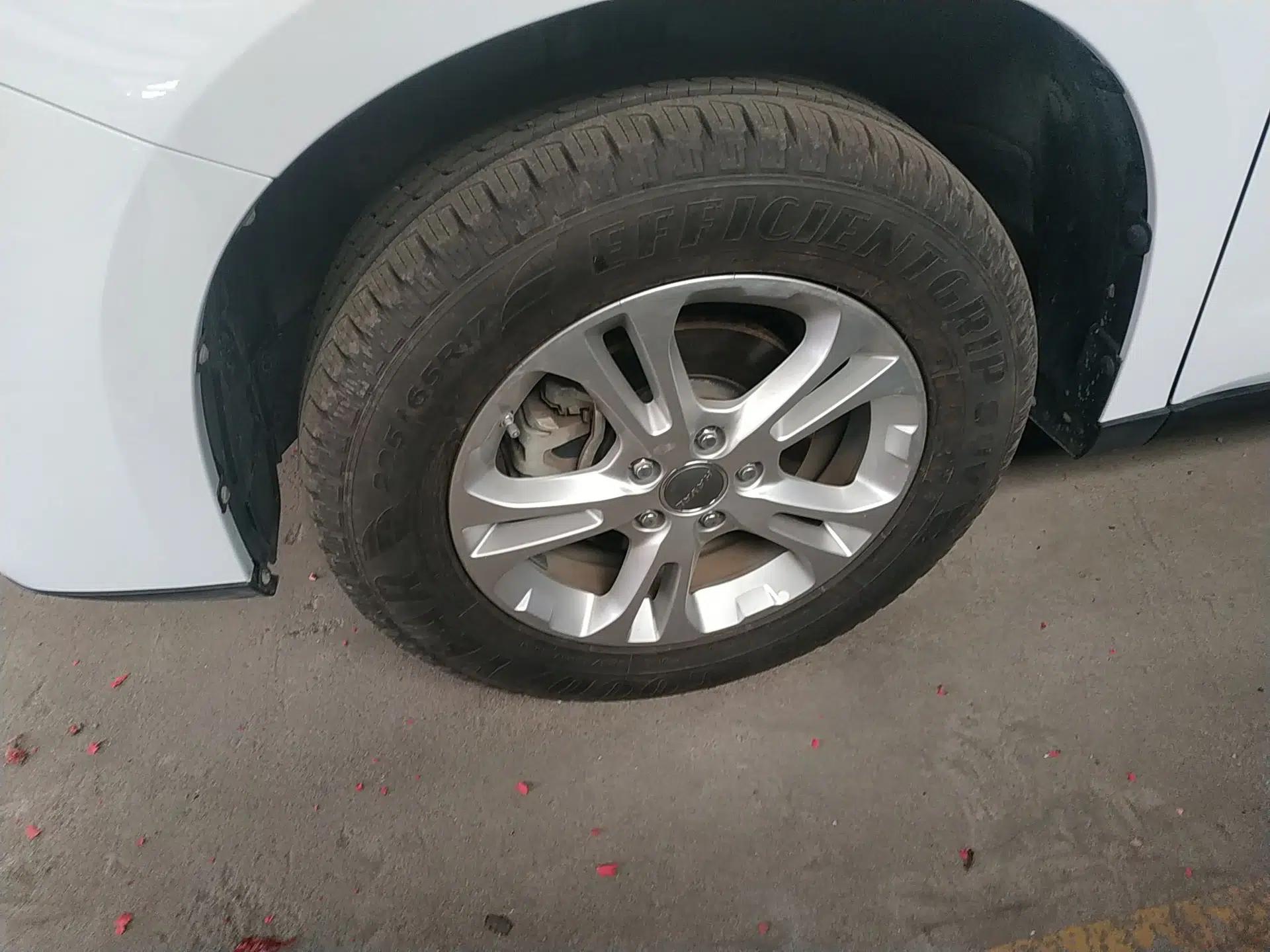 Haval M6 2017 1.5T Automatic Two-Wheel Drive Elite Model — миниатюра 9
