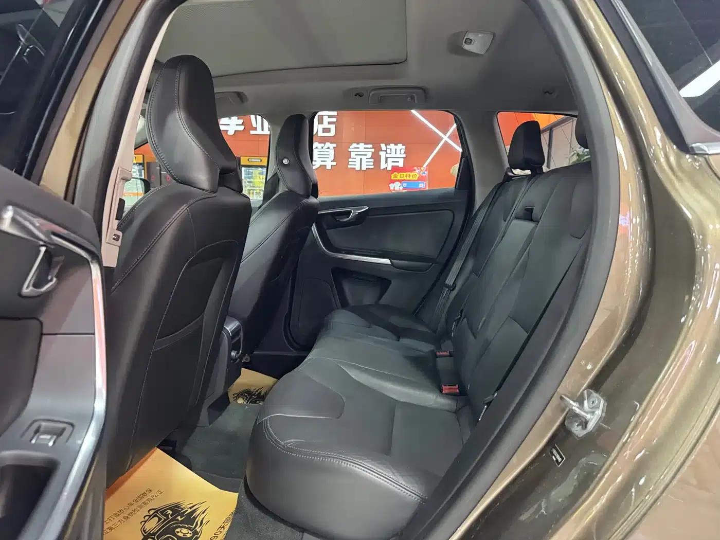 2017 Volvo XC60 T5 AWD Smart Edition — миниатюра 8