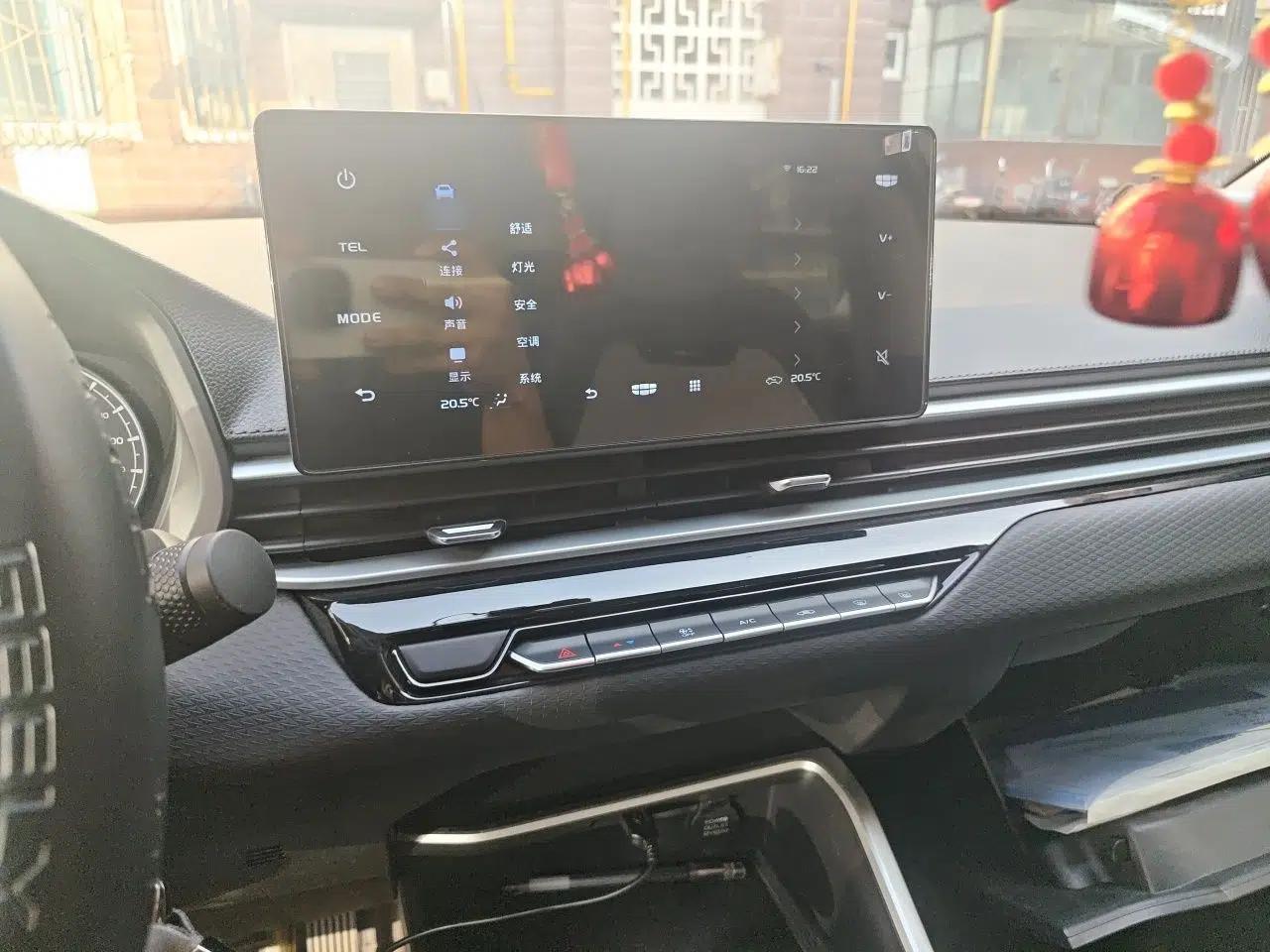 Geely Auto Emgrand 2025 4th Generation 1.5L Manual - Starry Edition — миниатюра 12