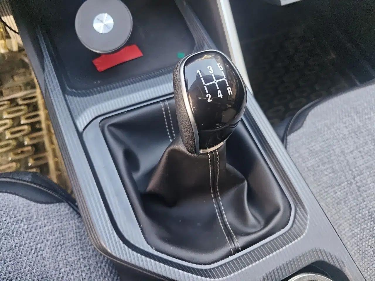 Geely Auto Emgrand 2025 4th Generation 1.5L Manual - Starry Edition — миниатюра 13