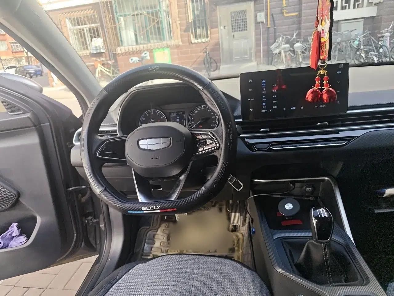 Geely Auto Emgrand 2025 4th Generation 1.5L Manual - Starry Edition — миниатюра 9