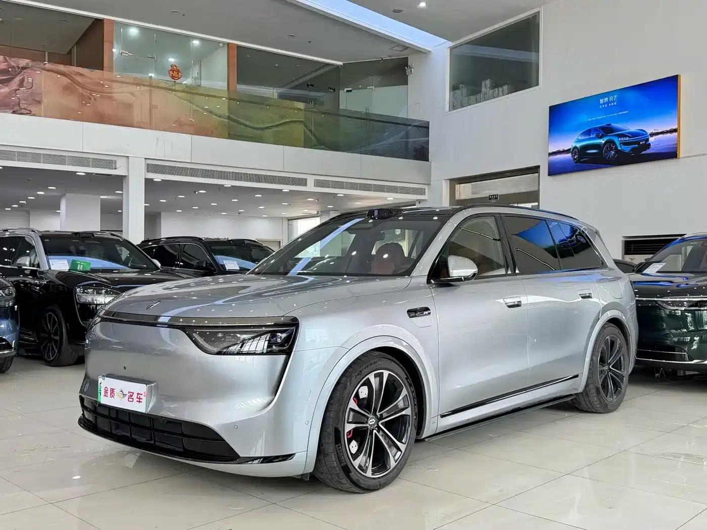 Wenjie M8 2025 Extended Range Ultra Edition 53.4kWh 5-Seat Version (192-line LiDAR) — миниатюра 1