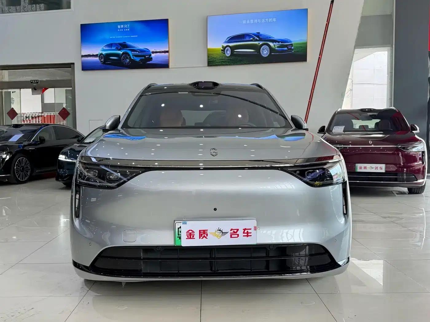 Wenjie M8 2025 Extended Range Ultra Edition 53.4kWh 5-Seat Version (192-line LiDAR) — миниатюра 2