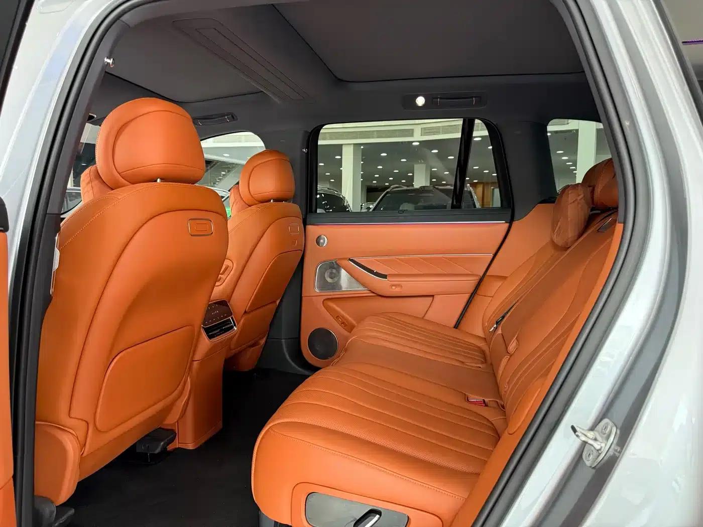 Wenjie M8 2025 Extended Range Ultra Edition 53.4kWh 5-Seat Version (192-line LiDAR) — миниатюра 12
