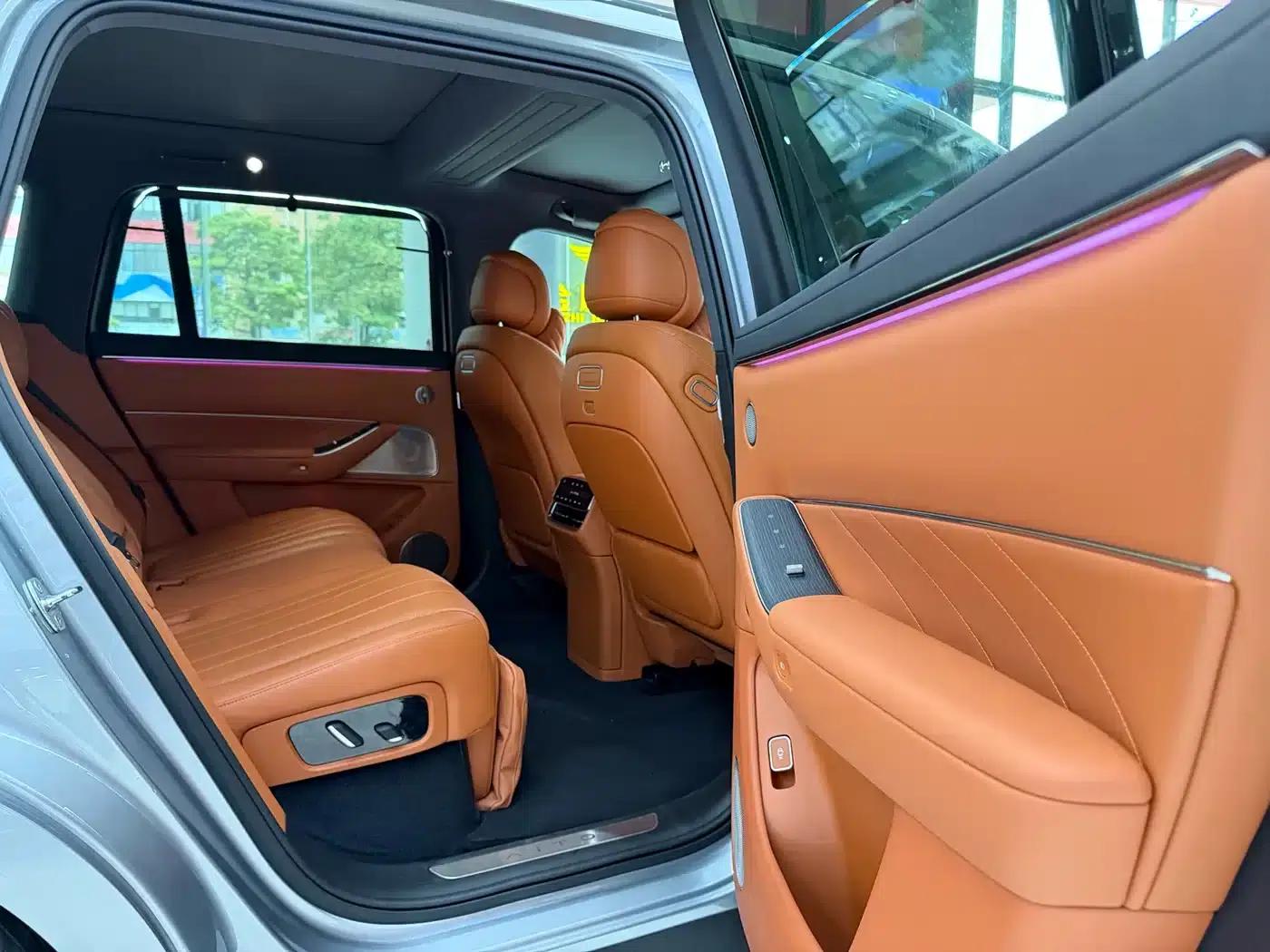 Wenjie M8 2025 Extended Range Ultra Edition 53.4kWh 5-Seat Version (192-line LiDAR) — миниатюра 13