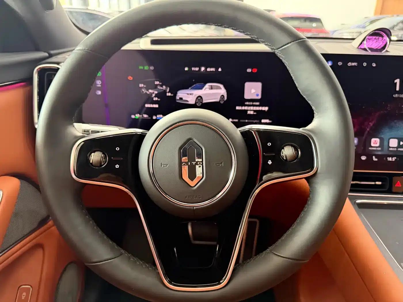 Wenjie M8 2025 Extended Range Ultra Edition 53.4kWh 5-Seat Version (192-line LiDAR) — миниатюра 16