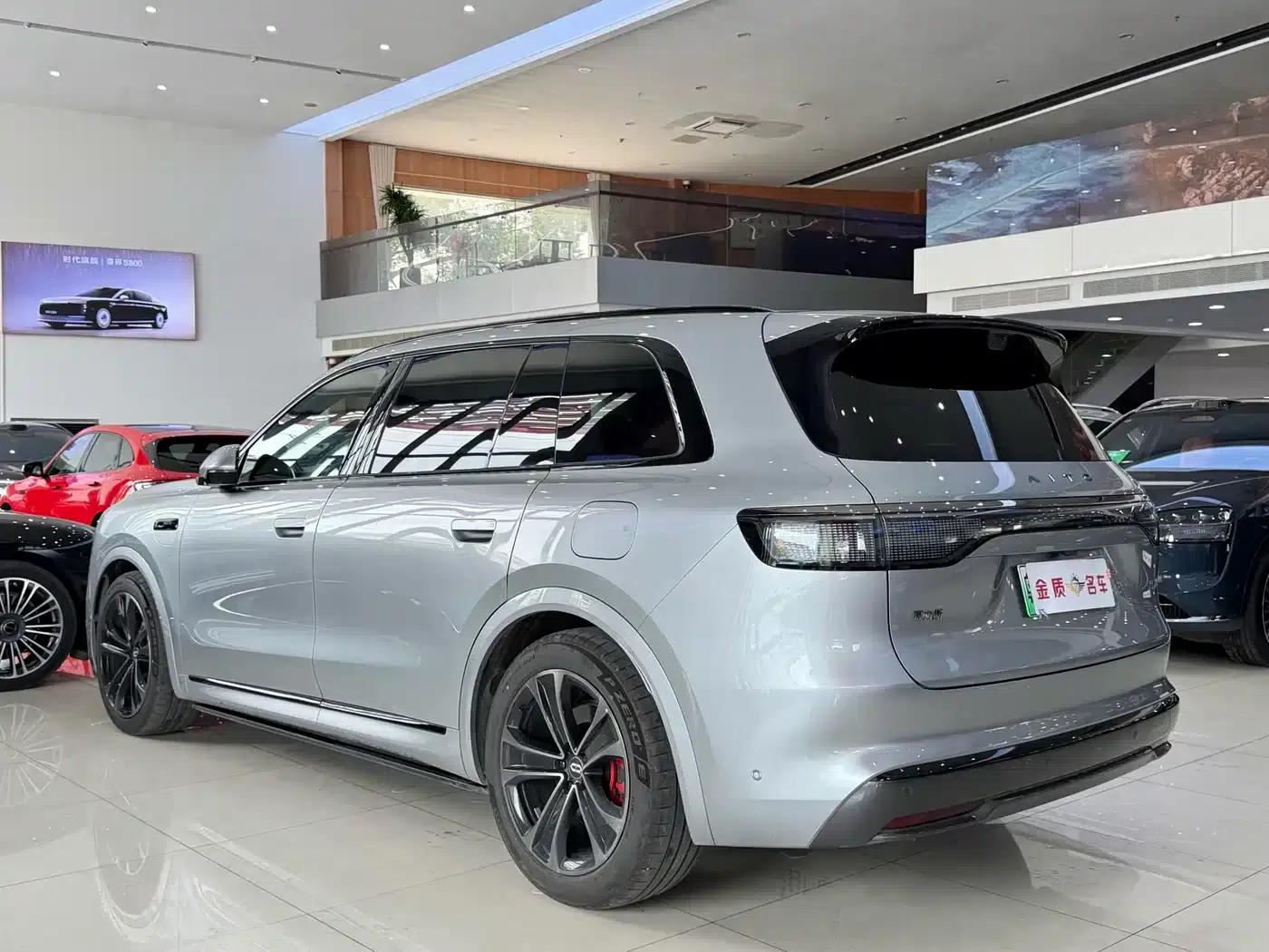 Wenjie M8 2025 Extended Range Ultra Edition 53.4kWh 5-Seat Version (192-line LiDAR) — миниатюра 21