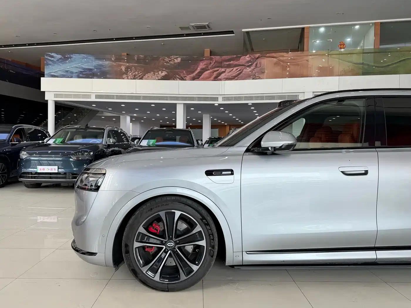 Wenjie M8 2025 Extended Range Ultra Edition 53.4kWh 5-Seat Version (192-line LiDAR) — миниатюра 4