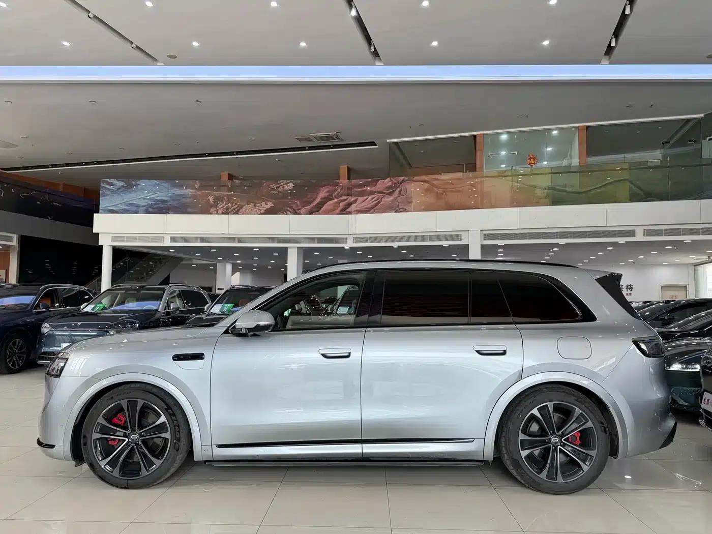 Wenjie M8 2025 Extended Range Ultra Edition 53.4kWh 5-Seat Version (192-line LiDAR) — миниатюра 5
