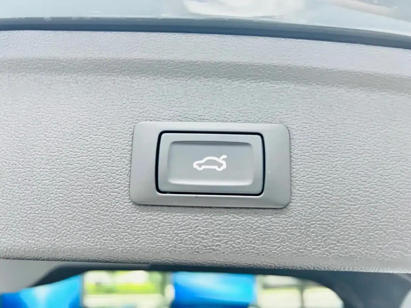 Audi A3 2023 Facelift Sportback 35 TFSI Fashion Sporty Model — миниатюра 25