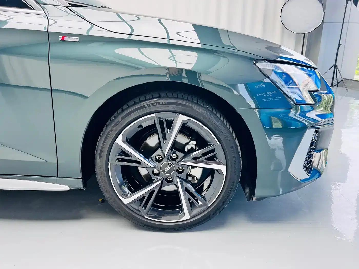 Audi A3 2023 Facelift Sportback 35 TFSI Fashion Sporty Model — миниатюра 4