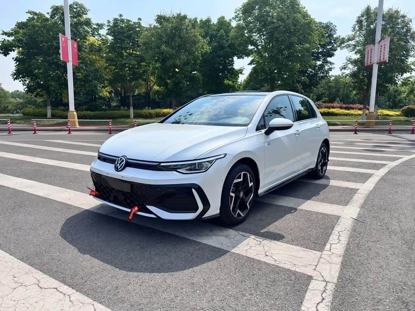 2025 Golf 300TSI R-Line — миниатюра 1
