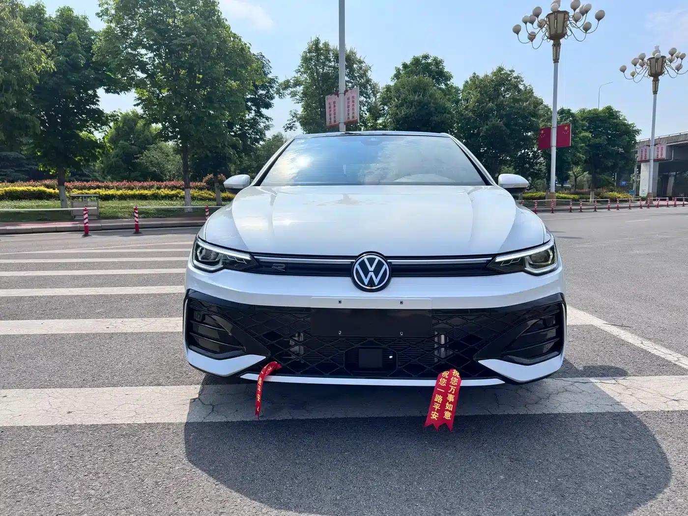 2025 Golf 300TSI R-Line — миниатюра 2
