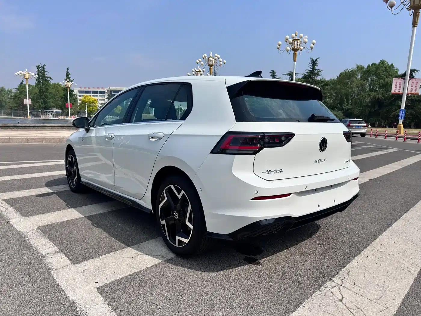 2025 Golf 300TSI R-Line — миниатюра 14