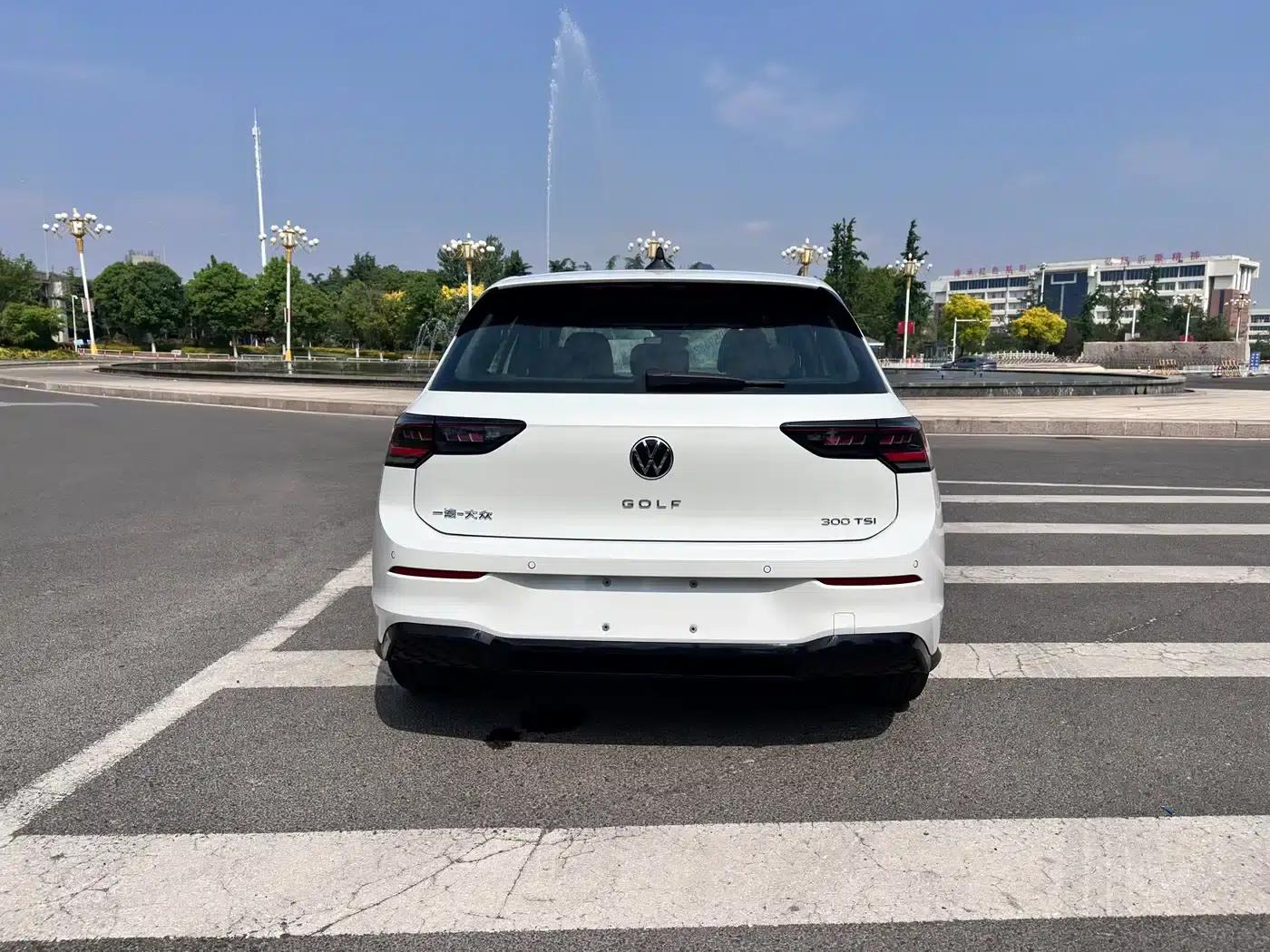 2025 Golf 300TSI R-Line — миниатюра 15