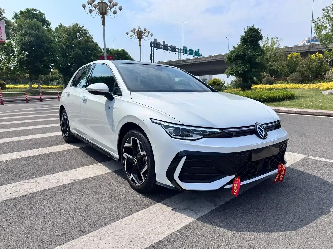 2025 Golf 300TSI R-Line — миниатюра 3