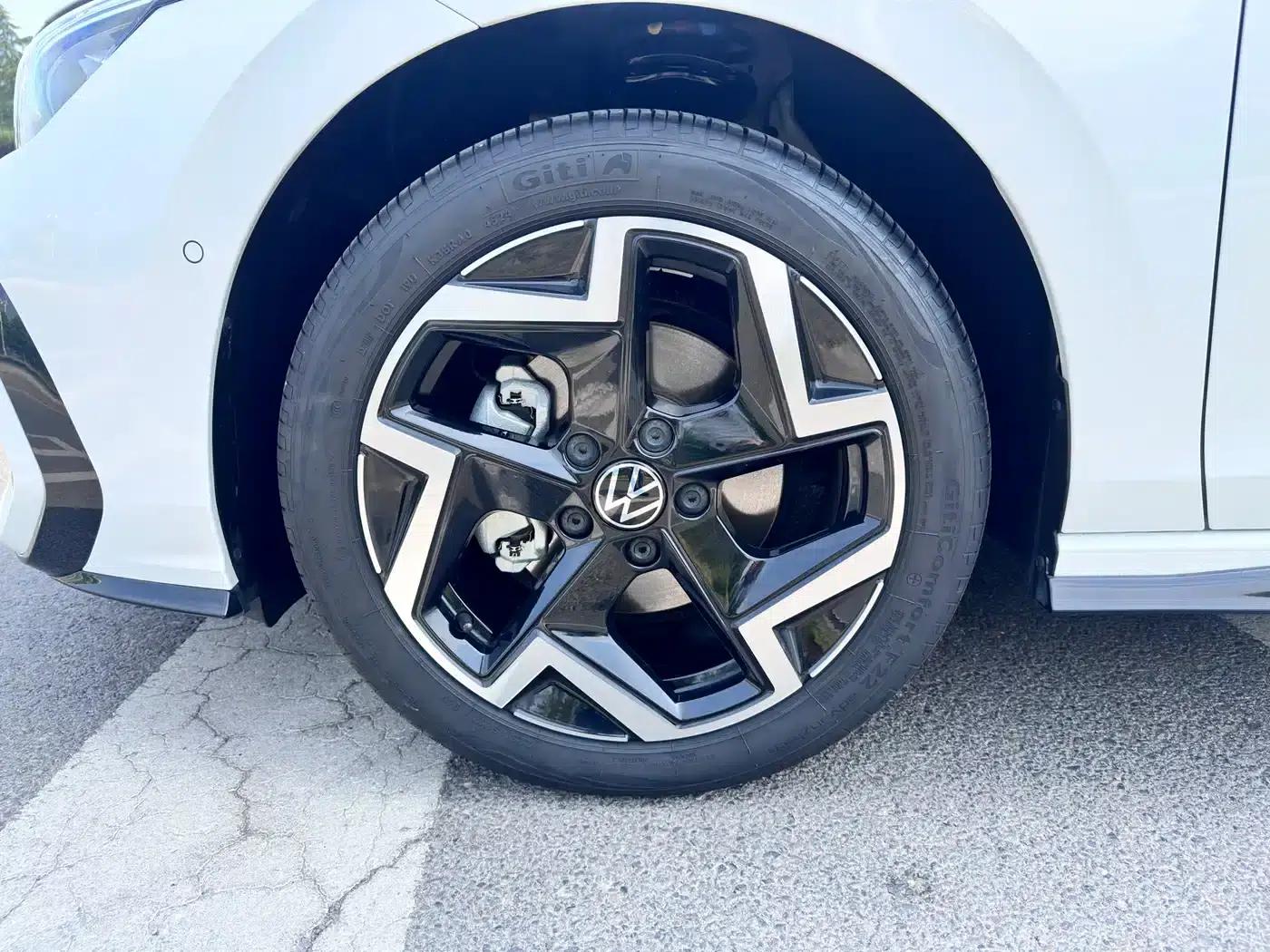 2025 Golf 300TSI R-Line — миниатюра 5