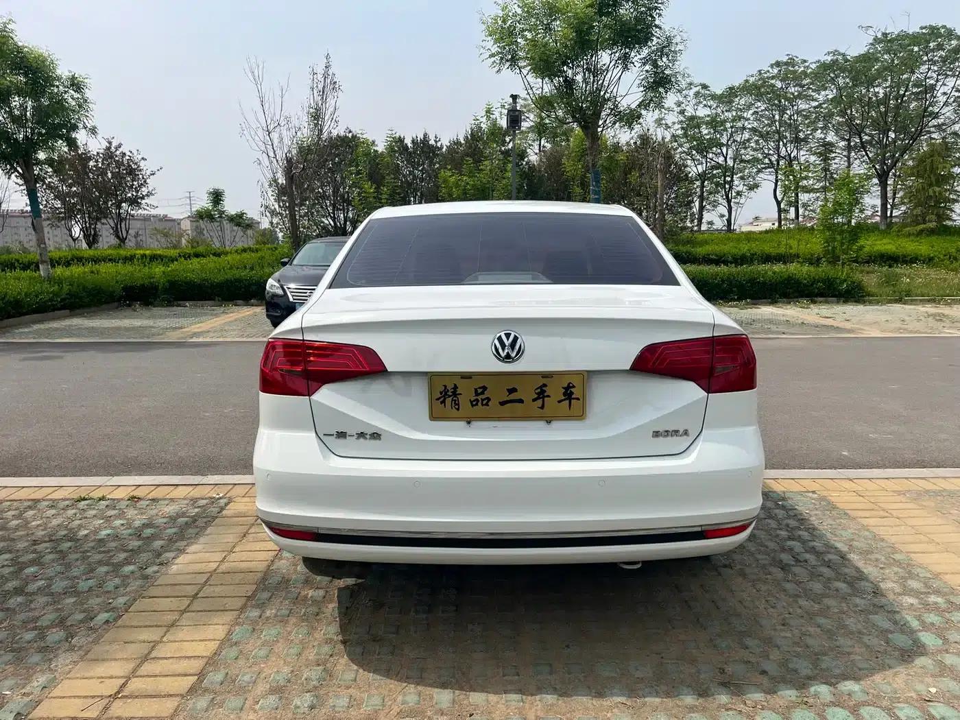 2016 Volkswagen Bora 1.6L Manual Comfort Model — миниатюра 6