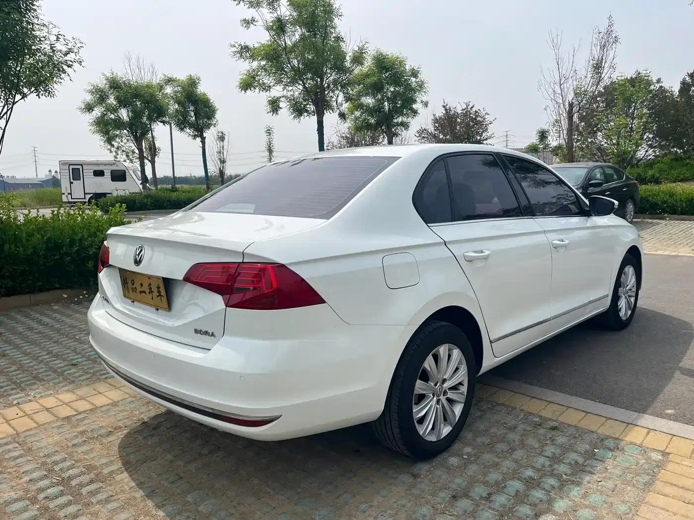 2016 Volkswagen Bora 1.6L Manual Comfort Model — миниатюра 8
