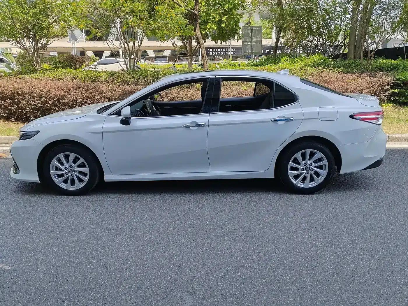 2021 Camry 2.0G Luxury Edition — миниатюра 3