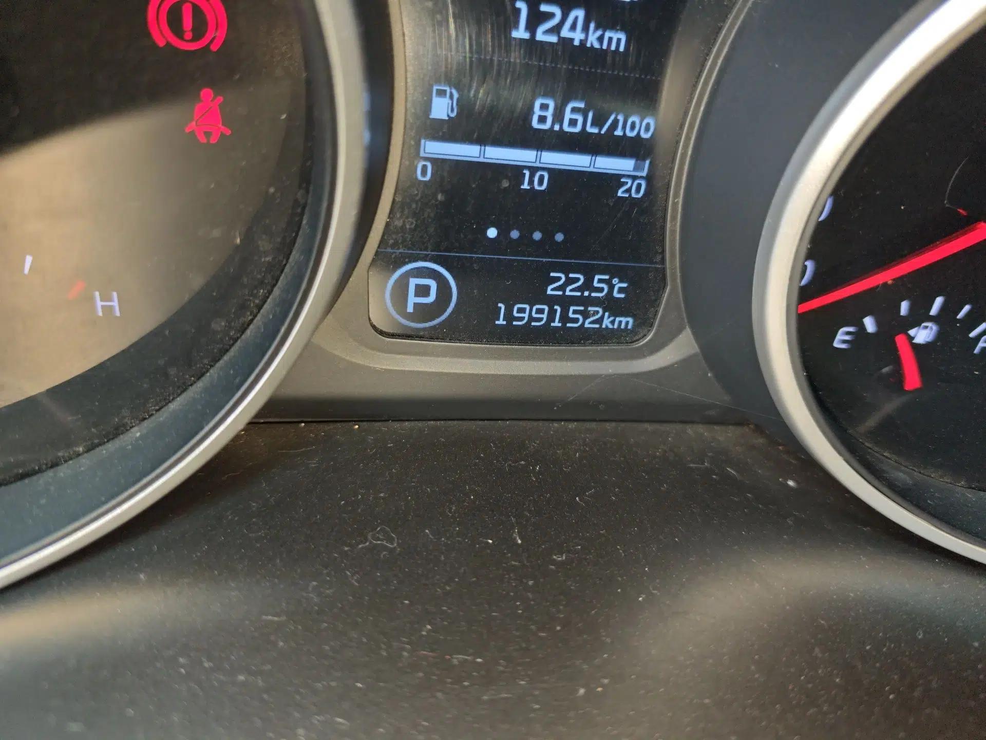 Kia Sportage R 2015 2.0L Automatic Two-Wheel Drive DLX Model — миниатюра 11