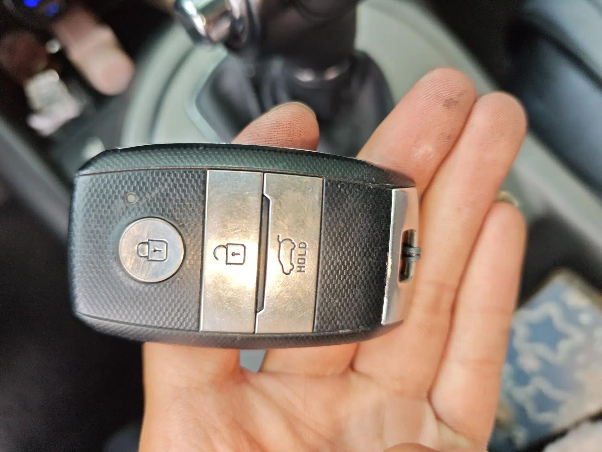 Kia Sportage R 2015 2.0L Automatic Two-Wheel Drive DLX Model — миниатюра 17
