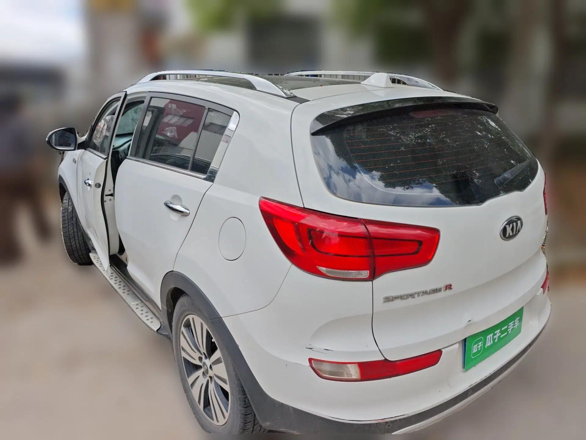 Kia Sportage R 2015 2.0L Automatic Two-Wheel Drive DLX Model — миниатюра 4