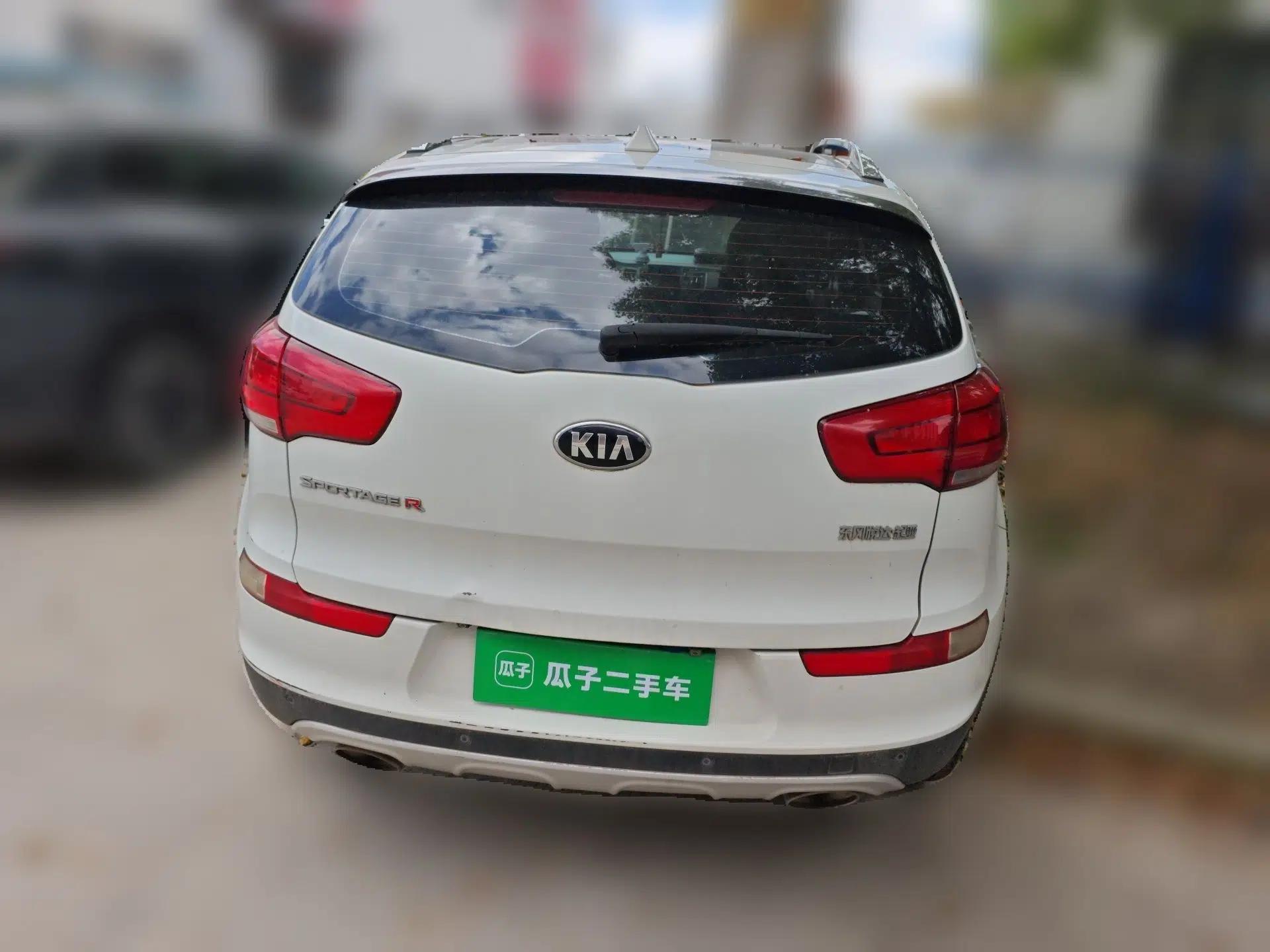 Kia Sportage R 2015 2.0L Automatic Two-Wheel Drive DLX Model — миниатюра 5