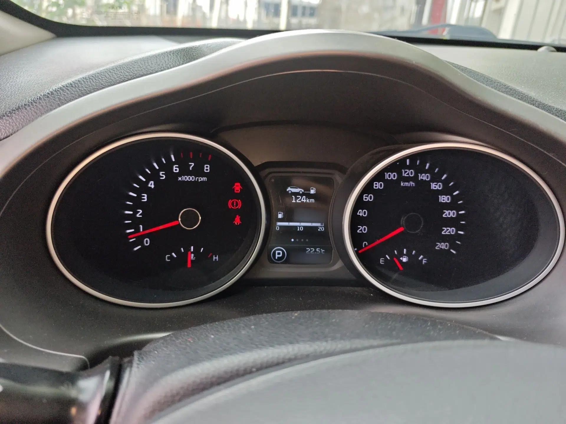 Kia Sportage R 2015 2.0L Automatic Two-Wheel Drive DLX Model — миниатюра 10