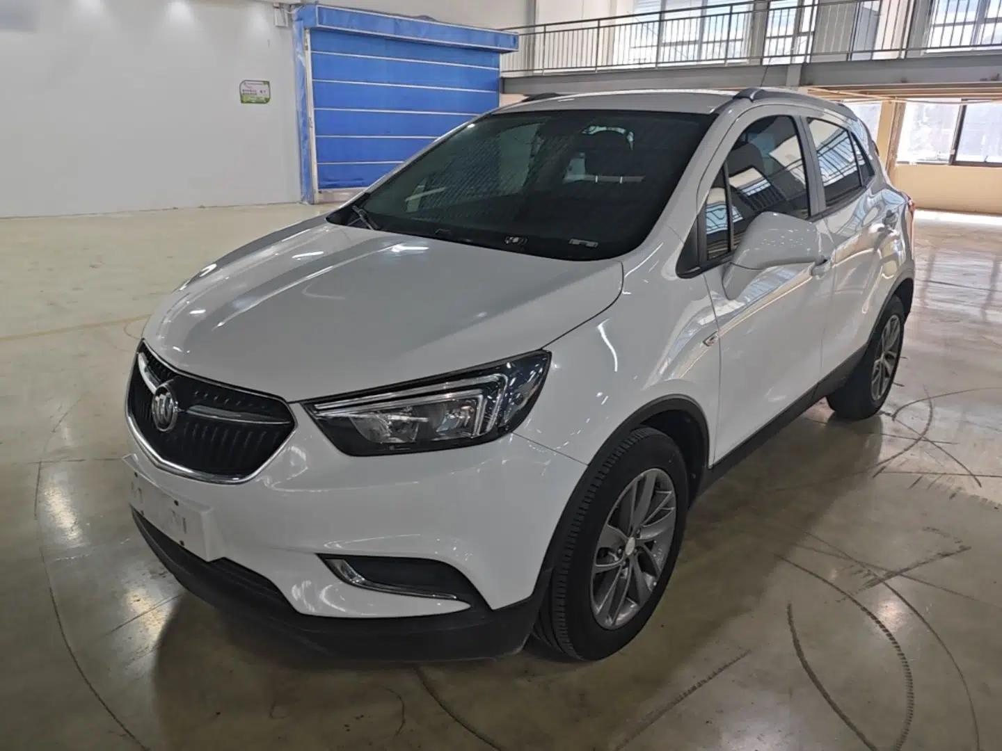 Buick Encore 2017 18T Automatic Two-Wheel Drive Urban Fashion Model — миниатюра 1