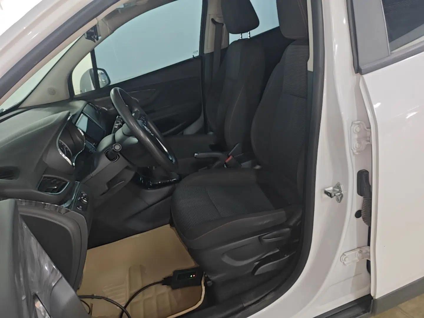 Buick Encore 2017 18T Automatic Two-Wheel Drive Urban Fashion Model — миниатюра 18