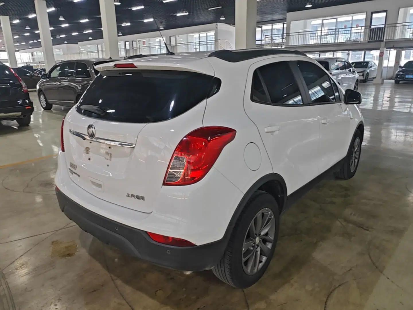Buick Encore 2017 18T Automatic Two-Wheel Drive Urban Fashion Model — миниатюра 6