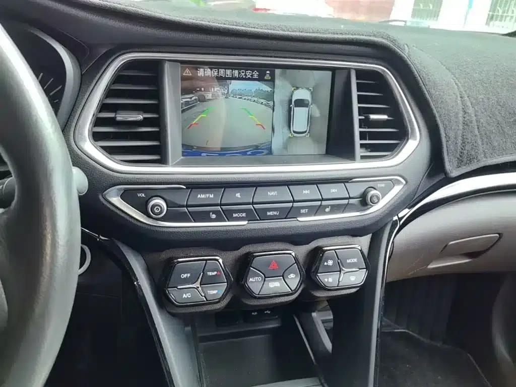 Trumpchi GS4 2017 235T Automatic 2WD Luxury Intelligent Edition — миниатюра 13