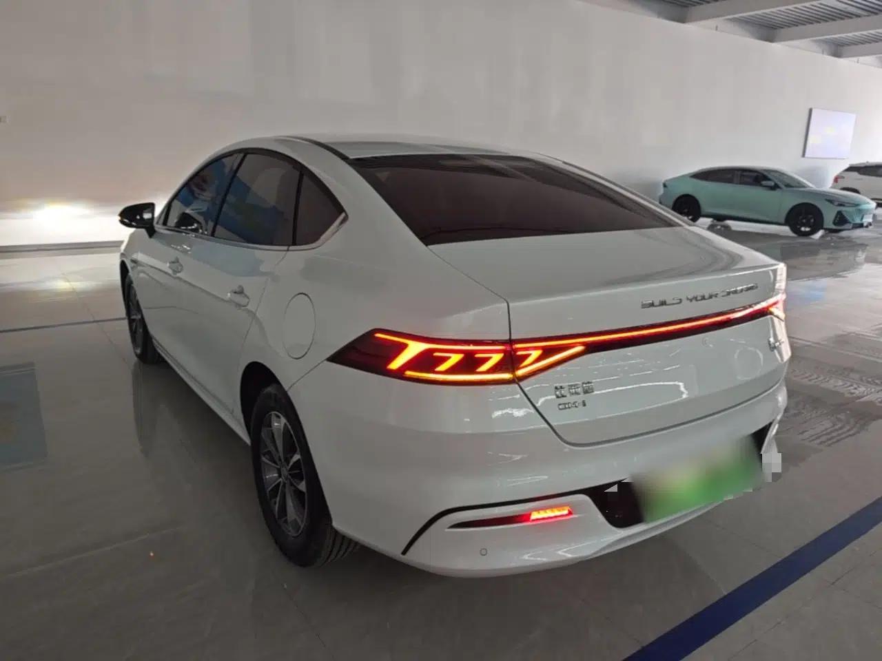 BYD Qin PLUS 2024 HONOR Edition DM-i 55KM Leading Model — миниатюра 4