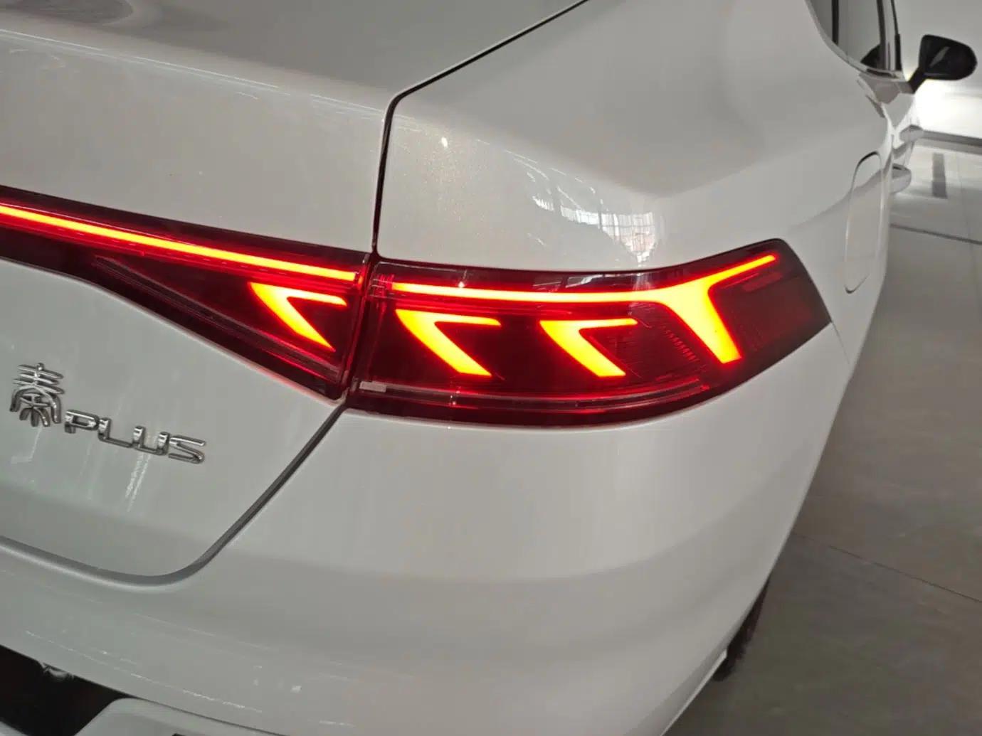 BYD Qin PLUS 2024 HONOR Edition DM-i 55KM Leading Model — миниатюра 7