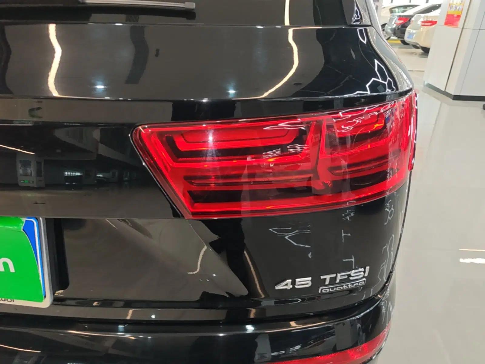 Audi Q7 2019 2.0T Standard Model Middle East — миниатюра 8
