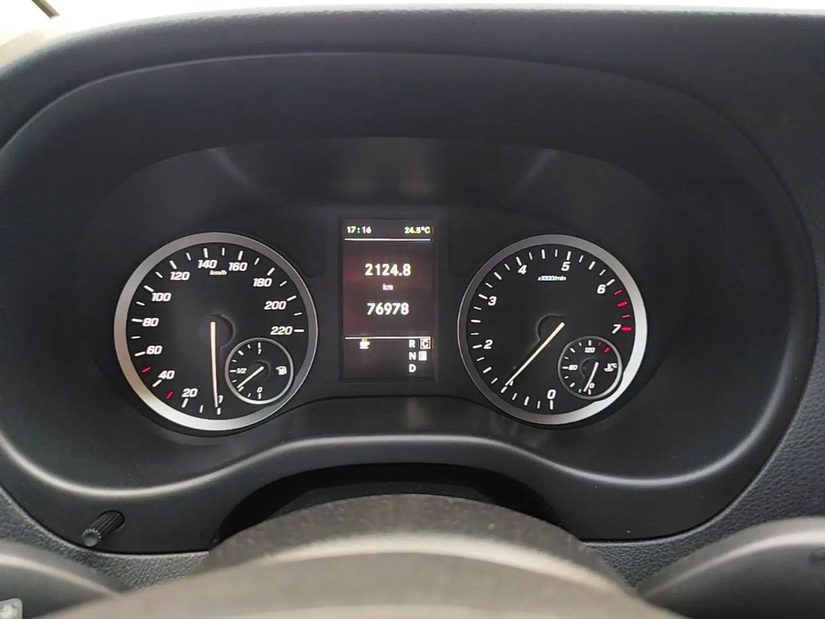 Mercedes-Benz Vito 2021 2.0T Elite Version 7 Seats — миниатюра 15