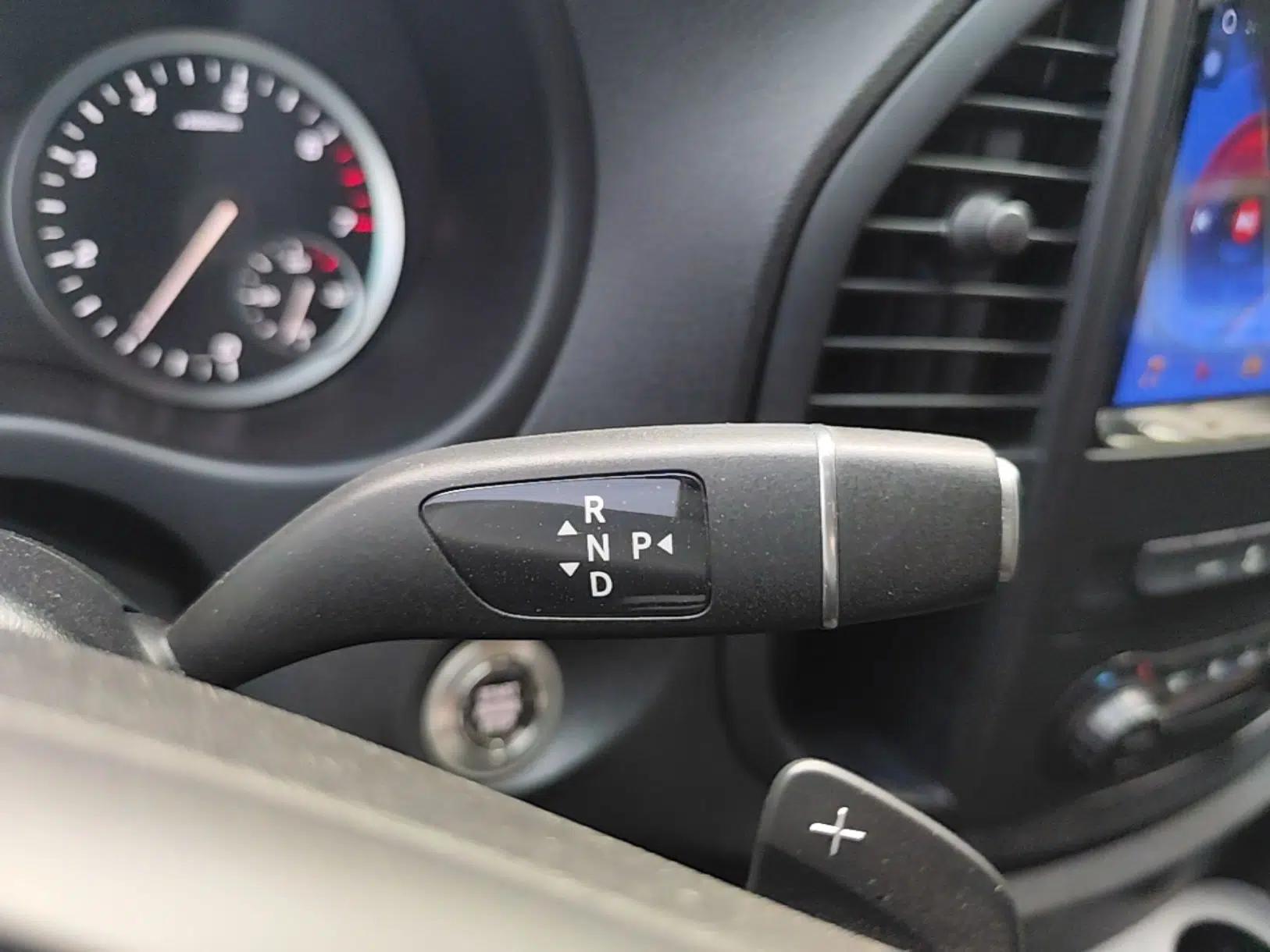 Mercedes-Benz Vito 2021 2.0T Elite Version 7 Seats — миниатюра 17